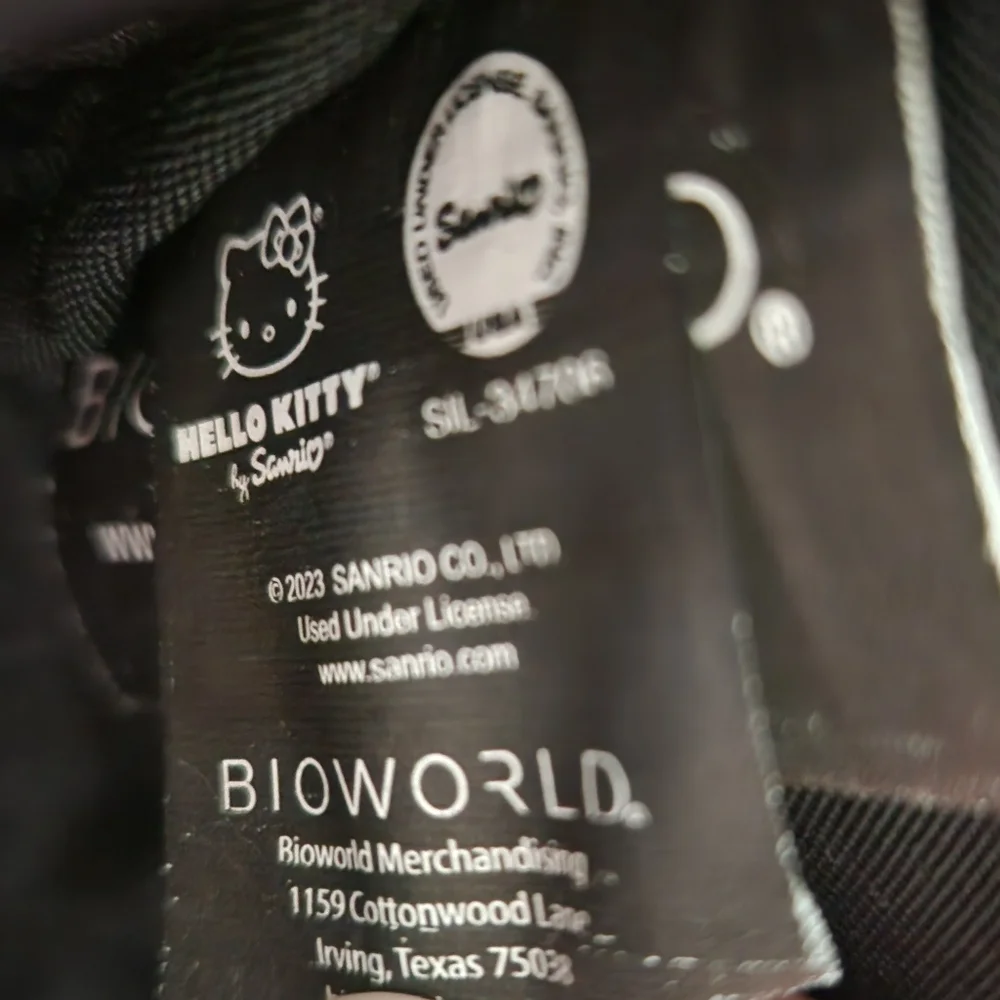 Hello Kitty Bioworld White All Over Print Multicolor 16